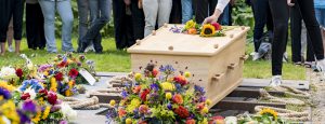 zonnebloem-op-kist-uitvaart